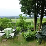 בית נופש Quiet Getaway Near *