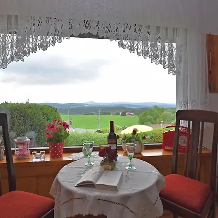 Quiet Getaway Near Σπίτι διακοπών Ilmenau
